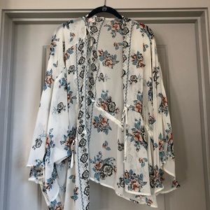 Flowy kimono with ties